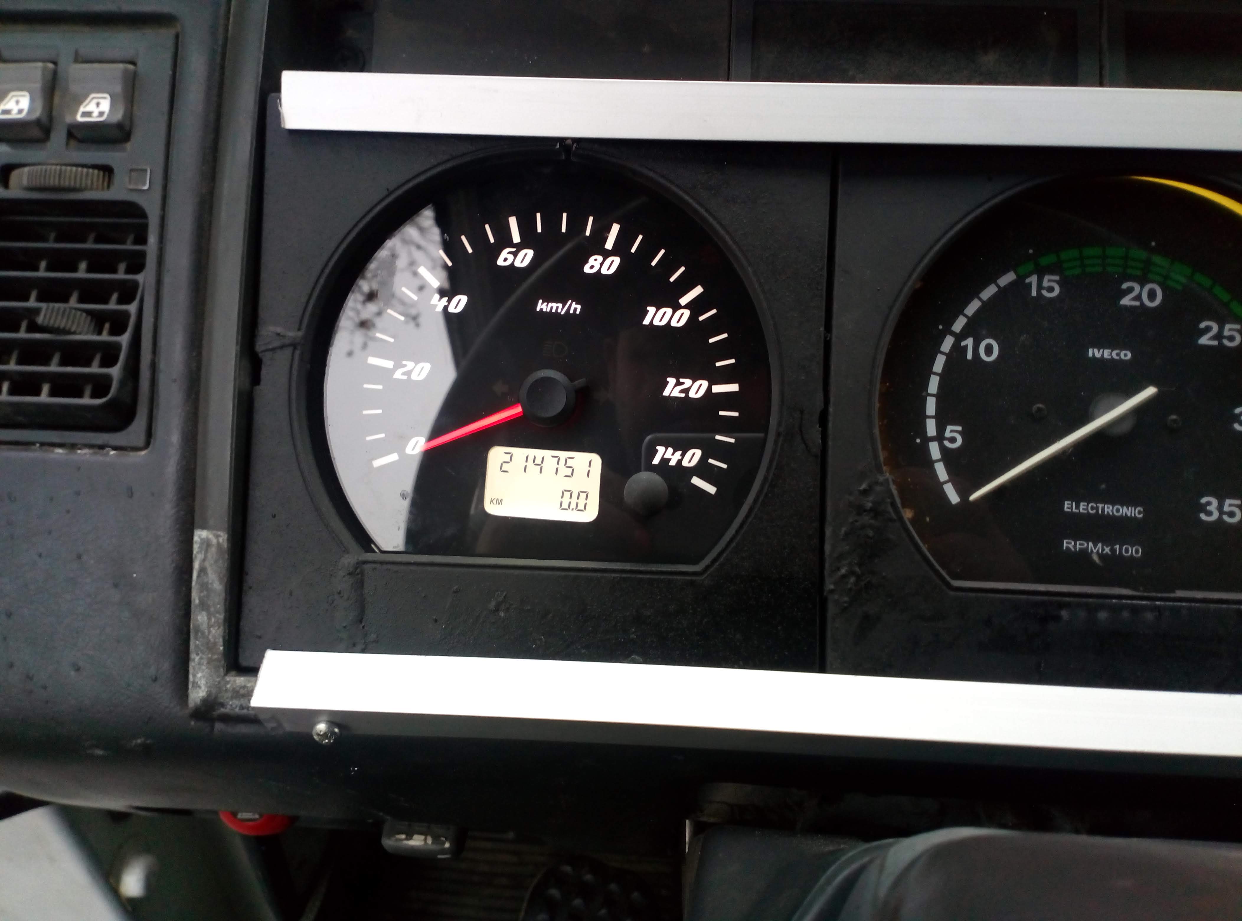 <br />
<b>Notice</b>:  Undefined property: stdClass::$adi in <b>/home/yenidogantakograf/domains/yenidogantakograf.com/public_html/projedetay.php</b> on line <b>32</b><br />
